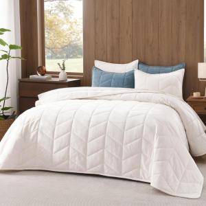 imageAndency Luxurious Velvet Quilts Oversized Queen 3Piece Herringbone Matelasse Bedspread Quilt Set Lightweight All Season Soft Coverlet Set with 2 Shams Cream WhiteCream